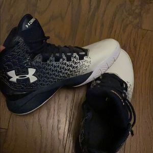 Basketball shoes